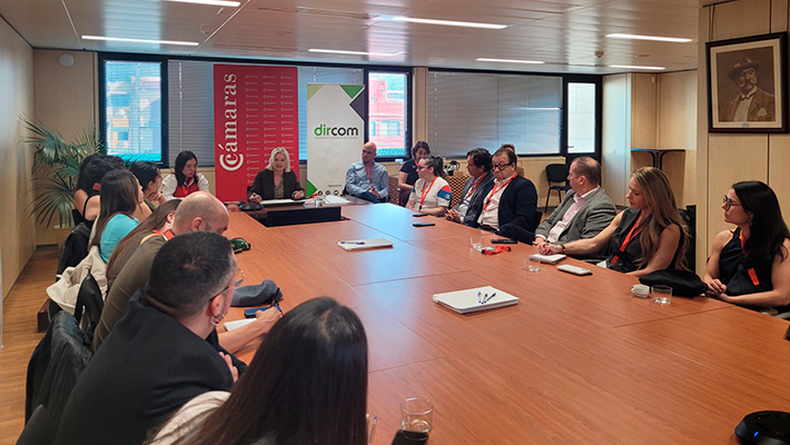 La dircom de la Cámara de Valencia resalta la importancia de ser una fuente de información fiable durante una emergencia como la DANA